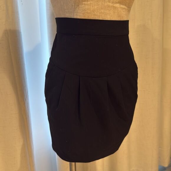French Connection Size 4 Black Pleated Suiting Skirt w/ Pockets - Picture 2 of 11